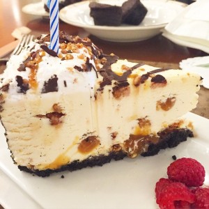 starting my birthday week with the yummiest dessert! #canneverhavetoomuchdessert#birthdaygirl#dessert#chocolate