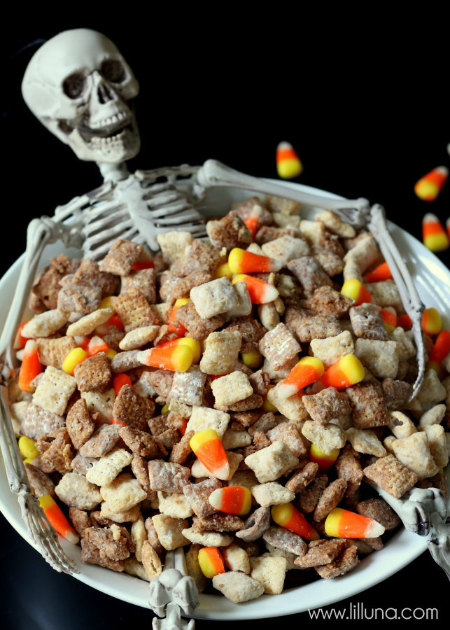 Black-and-White-Halloween-Puppy-Chow