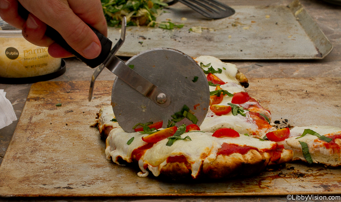 how to make grilled pizza on the bbq