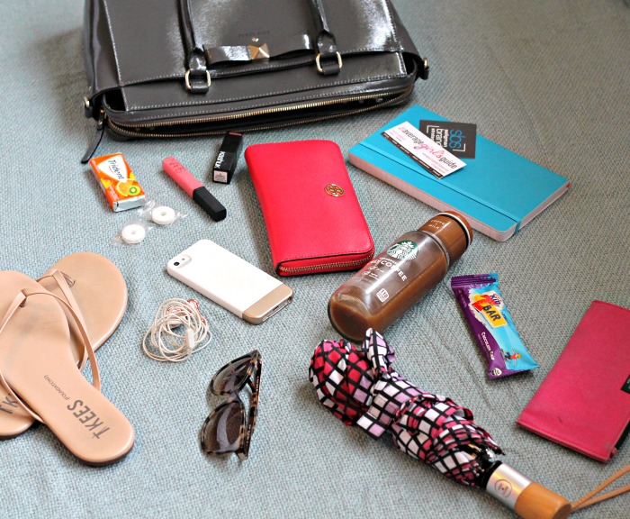 what's in my bag // essentials for the average girl