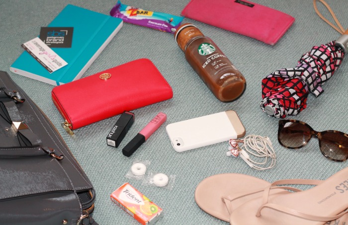 what's in my bag // essentials for the average girl